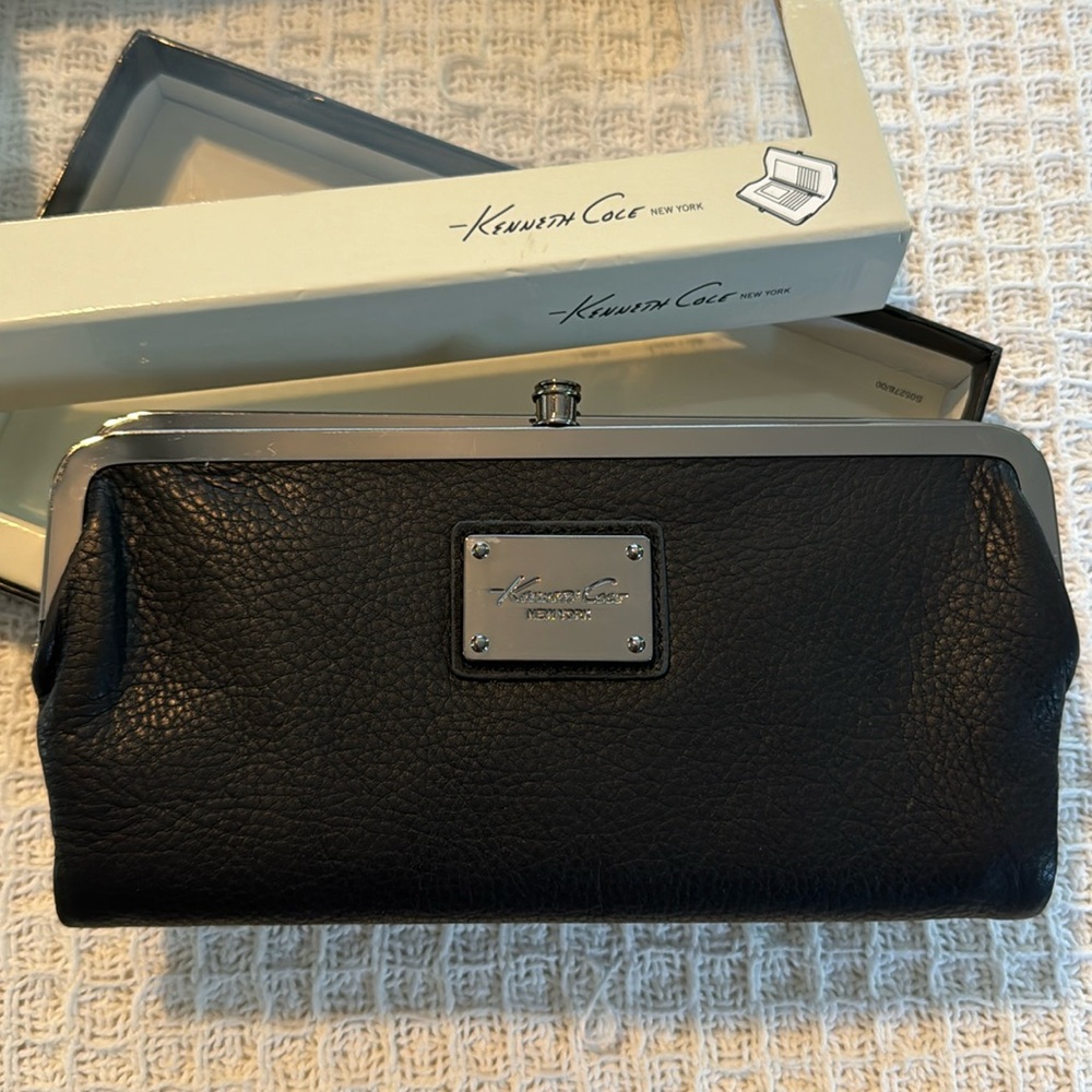 Kenneth Cole Hobo style Clutch Wallet